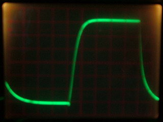 Output signal at 100kHz square signal, 12Vpp