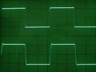 Output signal at 100kHz square signal, 10Vpp